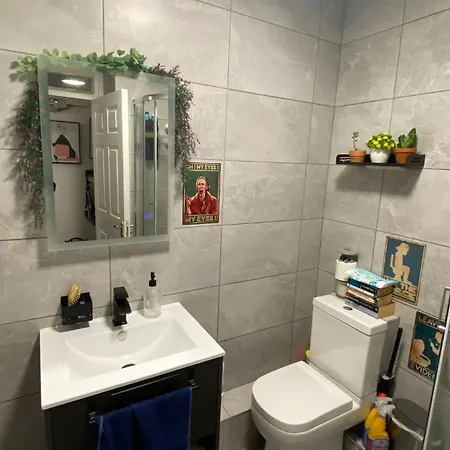 Perfect Location In Проживание в семье Вотафорд